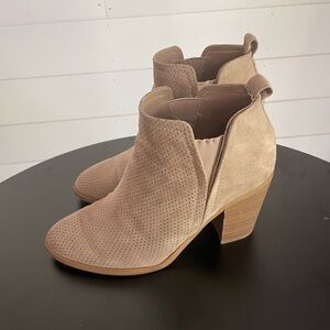 Universal Thread booties tan 7.5